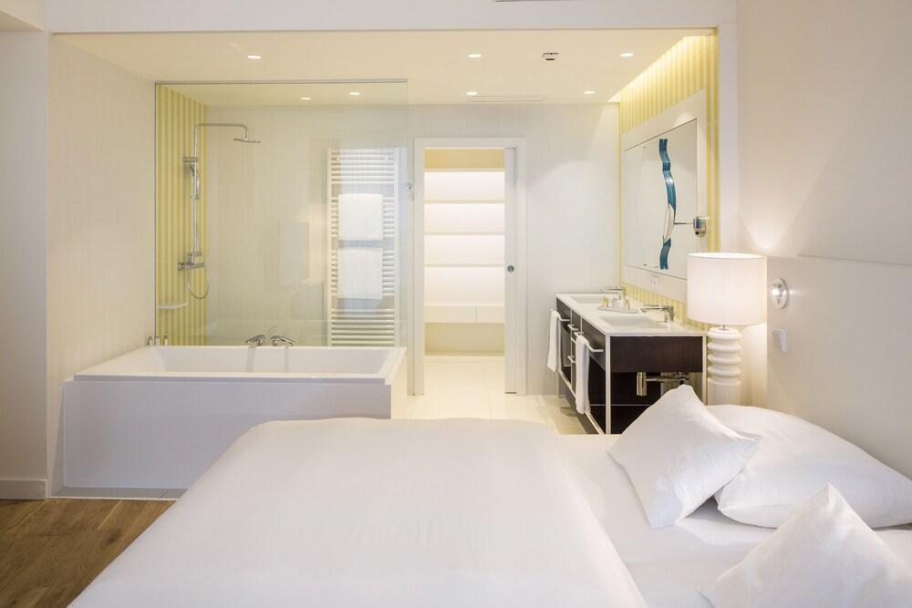 فندق وسبا فالكينستاينير جيسولو ليدو دي يسولو المظهر الخارجي الصورة A bathroom at the Mandarin Oriental, Munich